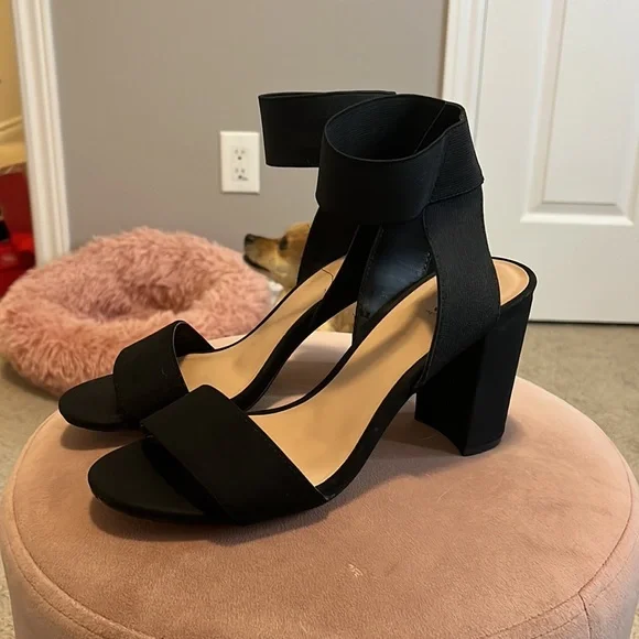 Black Spring Shoes - Picture 2 of 8